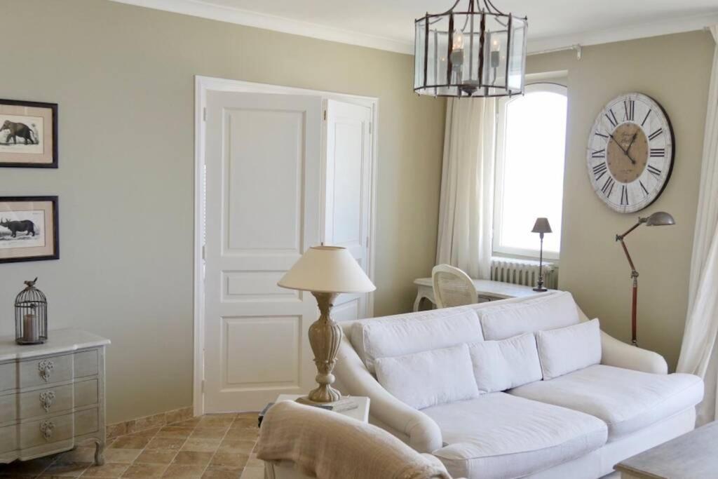 Bord De Mer - Ac, Wifi, Chic, Sea View, Beach 2 Minutes Walk Антиб Екстериор снимка