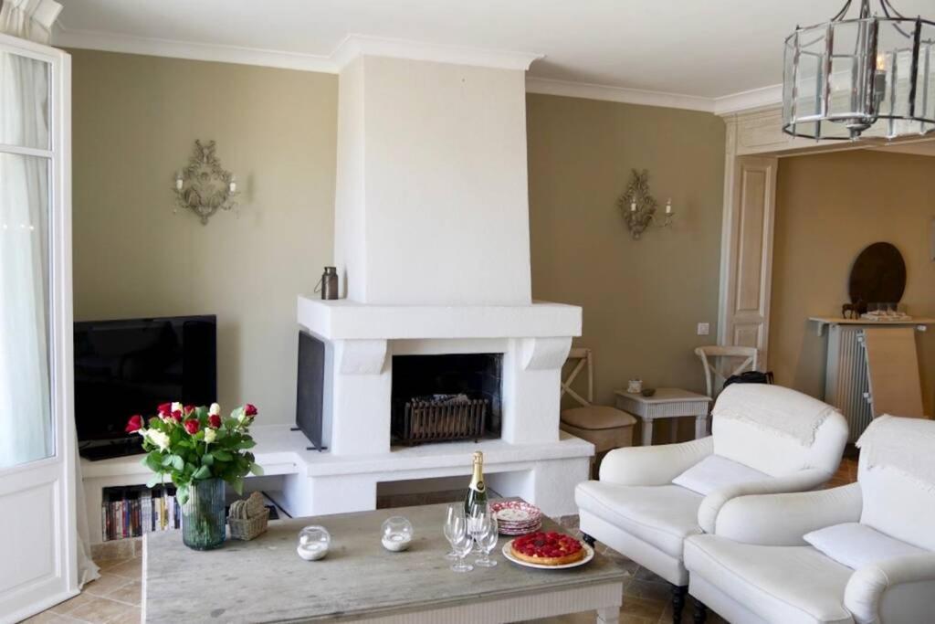 Bord De Mer - Ac, Wifi, Chic, Sea View, Beach 2 Minutes Walk Антиб Екстериор снимка