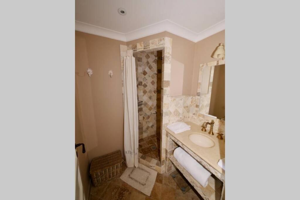 Bord De Mer - Ac, Wifi, Chic, Sea View, Beach 2 Minutes Walk Антиб Екстериор снимка