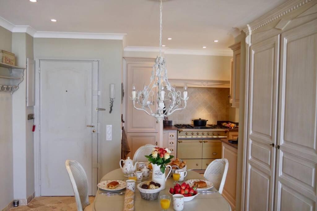 Bord De Mer - Ac, Wifi, Chic, Sea View, Beach 2 Minutes Walk Антиб Екстериор снимка